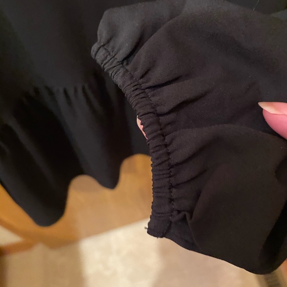 LOGO By Lori Goldstein NWOT Black Long-sleeved Blouse with ruffle bottom - Picture 4 of 5